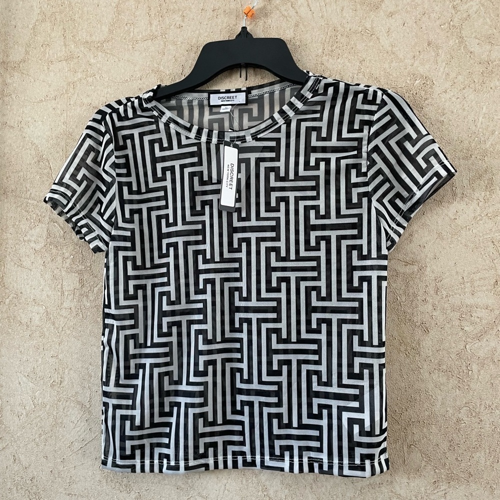 Discreet Black and White Sheer  Short Sleeves Size Medium NWT